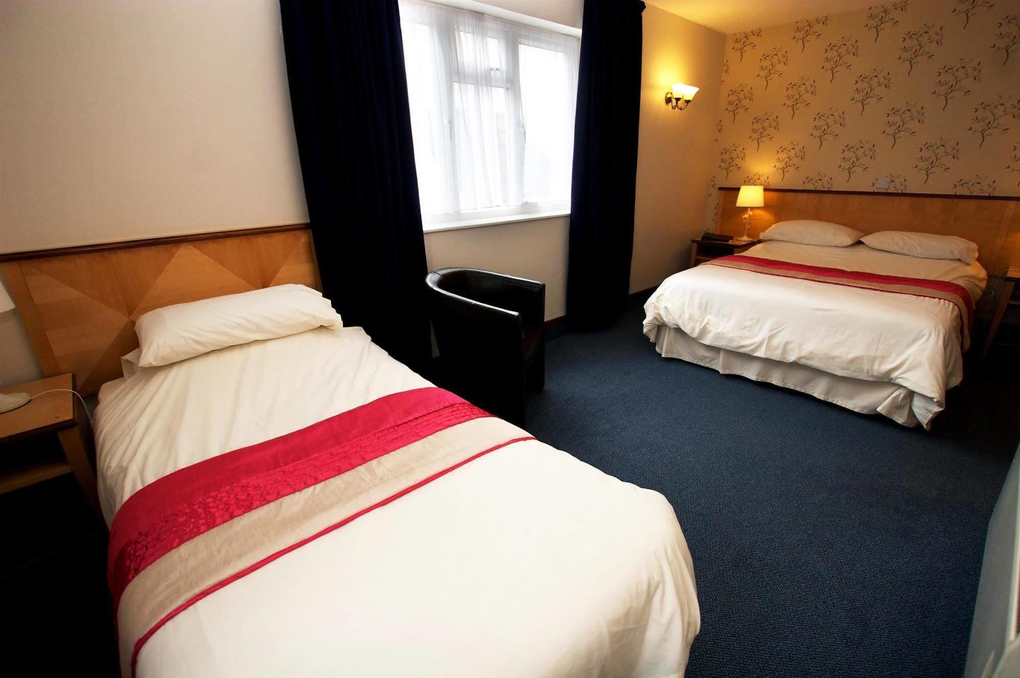 Best Western Compass Inn Tormarton Ruang foto