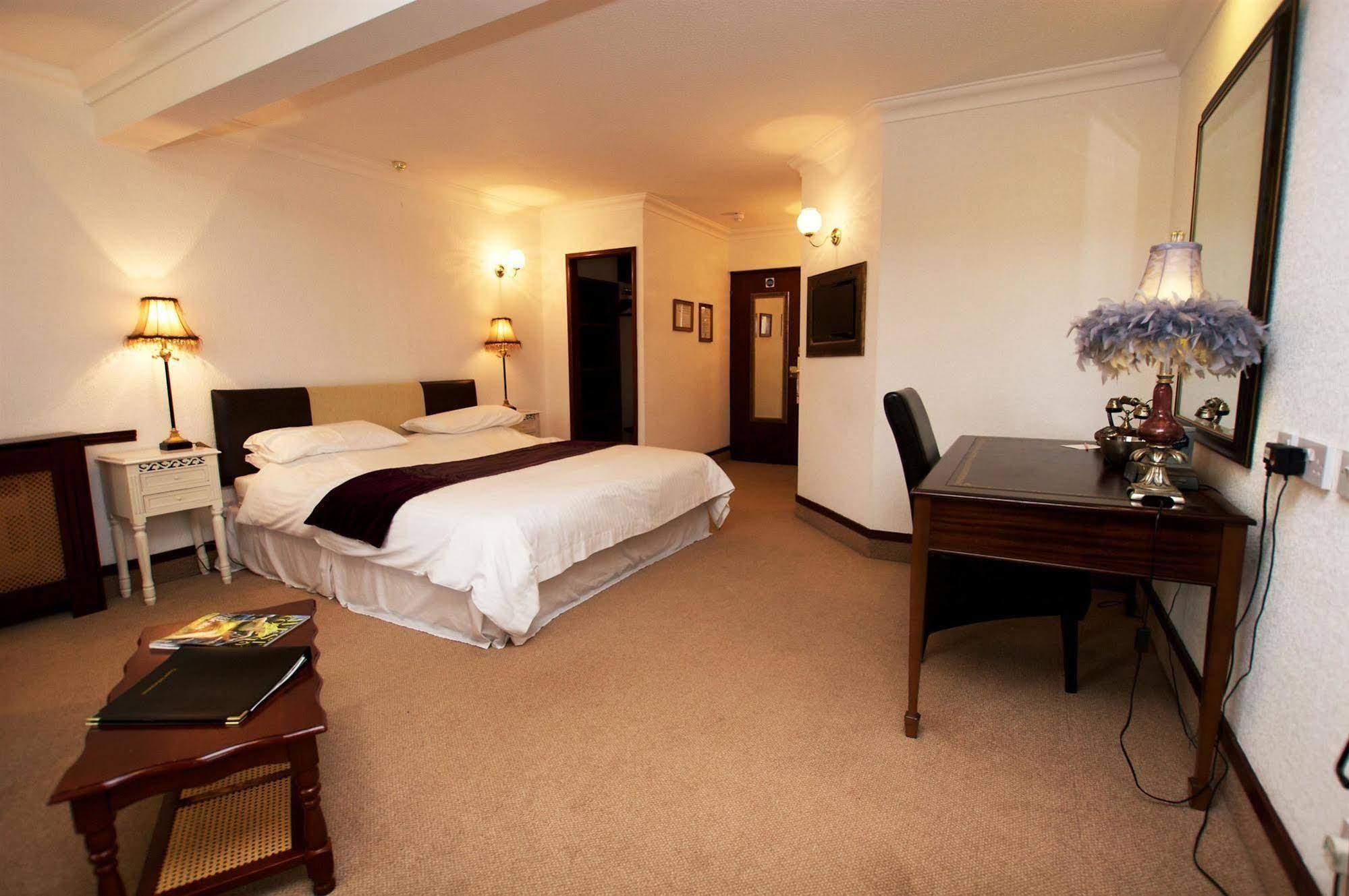 Best Western Compass Inn Tormarton Ruang foto