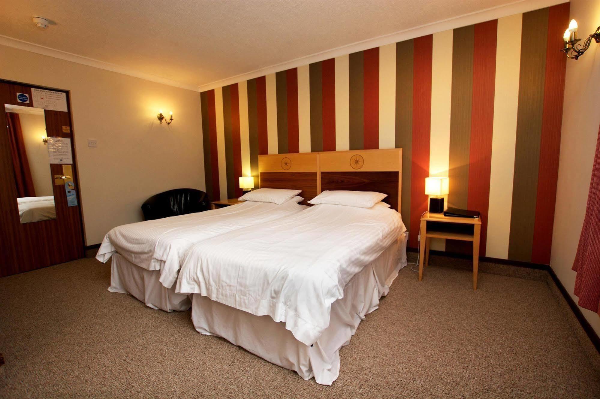 Best Western Compass Inn Tormarton Ruang foto