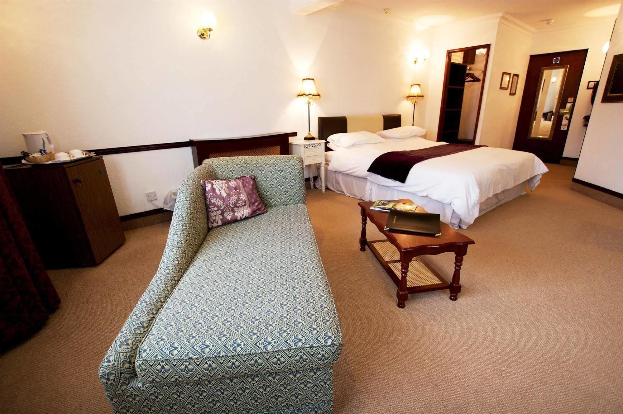 Best Western Compass Inn Tormarton Ruang foto